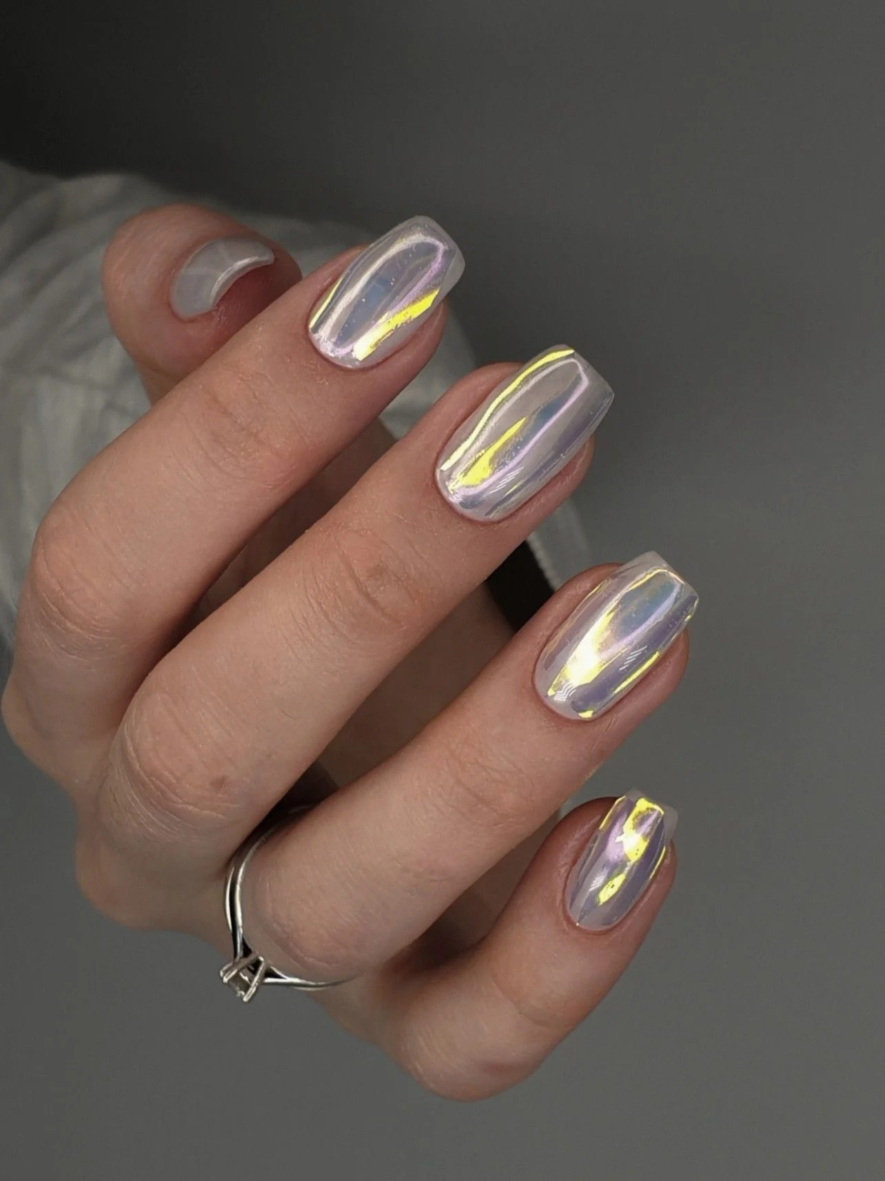  Дзеркальний манікюр – тренд із хромовим ефектом